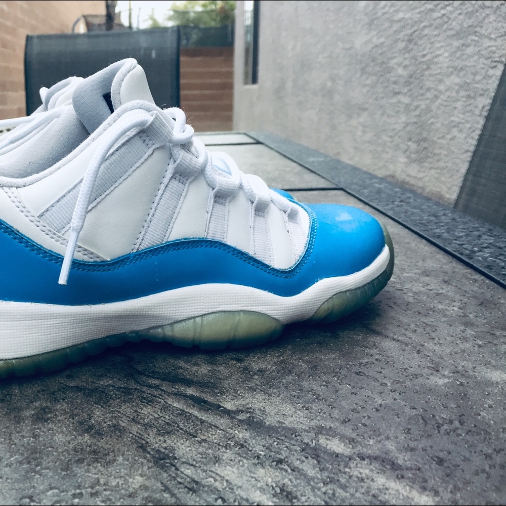 Unc Jordan 11 low